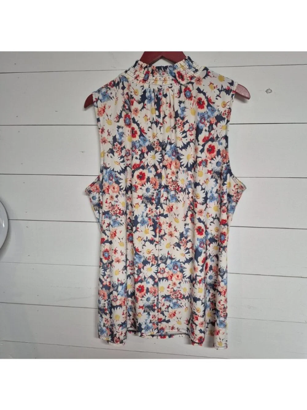 CATO Floral Sleeveless Blouse With Smocked Neckline Size 18/20W Daisy Print - Picture 6 of 6